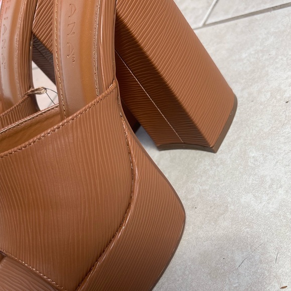 Lilana Heels - Picture 2 of 5